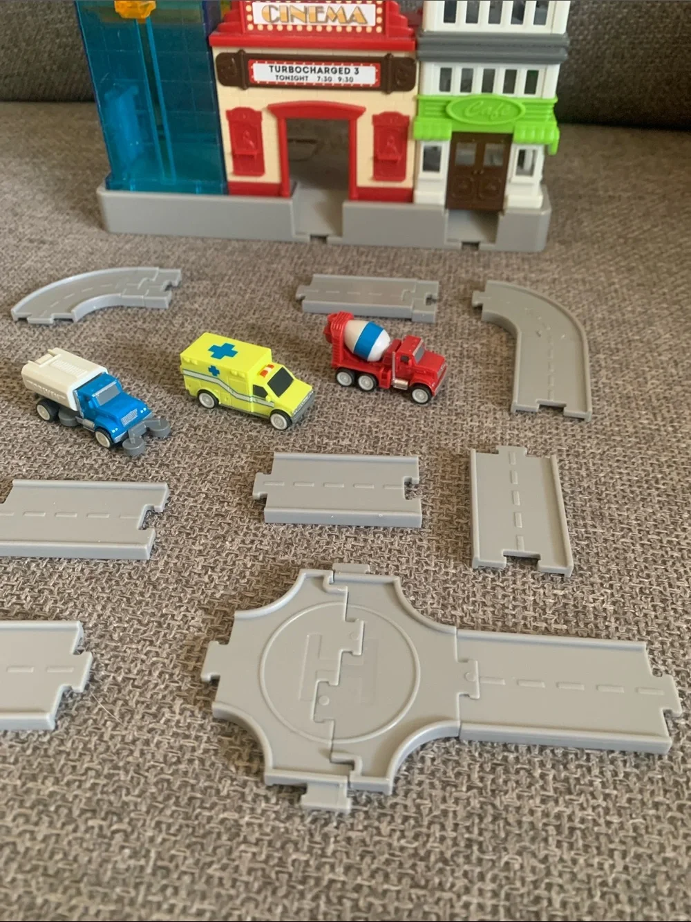 Driven Battat Pocket Series City Center Cinema Cafe Garage Playset & Accessories